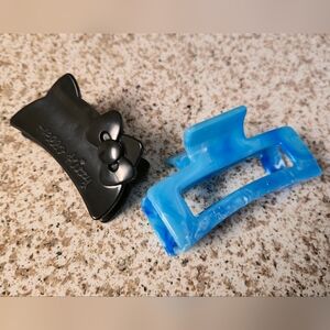 2 Claw Hair Clips Hello Kitty Black And Blue Swirl